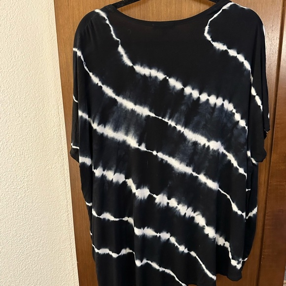 Torrid Tie-Dye Black and White Open Front Top Size OO - Picture 3 of 5